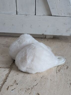 Free People Women’s Snow Faux fur Slippers